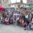 JesúsJulio Carnero posa con los participantes en la Feria de Luis Candelas celebrada ayer en Alcazarén.-ICAL