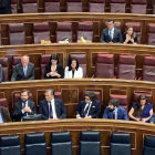 Imagen general de los diputados de Vox ocupando las filas del PSOE con el socialista José Zaragoza entre ellos.-ACN