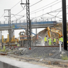 Obras en las vías del tren a la altura de Santovenia.-JOSÉ C. CASTILLO