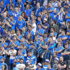 Aficionados del Real Oviedo en Zorrilla hace dos temporadas.-J.M.LOSTAU