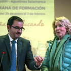 El colegio San Agustín celebra su II Semana de Formación 'Enseñar Educando'. En las jornadas sobre Ciencia Política cuenta con la presencia de Esperanza Aguirre. En la imagen junto al director del colegio Fernando Martín-ICAL