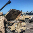 Fuerzas leales al Gobierno de Unidad Nacional hacen frente a la ofensiva del mariscal Hafter.-AFP / MAHMUD TURKIA