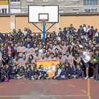 Joe Arlauckas (en el centro) posa junto a alumnos del Colegio La Enseñanza y finalistas de la Copa Colegial-2015-Pablo Requejo