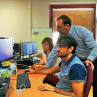 Aurelio V. García, en el centro, con sus compañeros del proyecto que busca crear una plataforma de seguimiento de las dinámicas de ocupación del suelo.-EL MUNDO