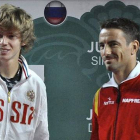 El ruso Andrey Rublev y el catalán Tommy Robredo, los dos tenistas que abrirán la eliminatoria entre Rusia y España por el ascenso al grupo mundial de la Copa Davis.-Foto: RFET