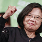 La política Tsai Ing-wen celebra su reeleción como presidenta de Taiwán.-HOW HWEE YOUNG (EPA)