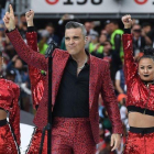 El cantante Robbie Williams, en la ceremonia de apertura del Mundial de Rusia.-AFP / PATRIK STOLLARZ