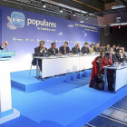 Herrera, en una intervención ante su Junta directiva en febrero de 2013. En la fila superior, sus presidentes provinciales-Ical