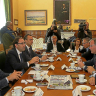 El alcalde de Palencia, Alfonso Polanco, segundo por la izquierda, y el alcalde de León,Antonio Silván, segundo por la derecha, en la reunión de ayer.-ICAL