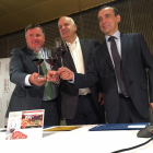 Correos presentó ayer en Roa de Duero el sello postal dedicado a la DO Ribera del Duero que cuenta con una tirada de 160.000 ejemplares.-CORREOS