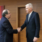 El presidente de la Junta de Castilla y León, Juan Vicente Herrera, recibe al embajador danés en España, John Nielsen.-ICAL