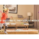 Unos niños juegan a espadachines, en el campaña de Evolve.-
