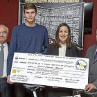 Isabel Martín recoge el premio junto a Miguel González (c), José Luis López Valdivieso (i) e Íñigo Torres (d)-M.Á. Santos