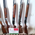 Armas incautadas durante la cacería ilegal.-EUROPA PRESS
