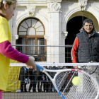 Toni Nadal imparte un ´clínic´de dos horas a jóvenes promesas del tenis en la Plaza Mayor de Valladolid-EFE