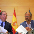 Juan Vicente Herrera y Luis Fuentes el 24 de junio de 2015 cuando firmaron el acuerdo para garantizar la investidura.-J.M.LOSTAU