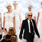 Karld Lagerfeld, en uno de sus desfiles de Chanel.-REUTERS / JACKY NAEGELEN