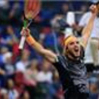 Tsitsipas celebra su triunfo ante Djokovic en Shanhái.-