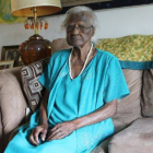 La anciana de 115 años Jeralean Talley posa para una foto en Inkster, Michigan.-Foto: AP