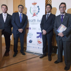 El presidente del Consejo General de Ingenieros Técnicos Industriales de España, José Antonio Galdón (2d); el teniente de alcalde del Ayuntamiento de Ávila, Alberto Plaza (2i), y dos de los ponentes, Argimiro Gómez (i), y Fernando Martín (d)-Efe