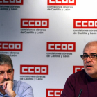 El secretario regional de Estudios y Asesoramiento Jurídico de CCOO, Carlos Castedo (D), y el secretario de Comunicación del sindicato, Luis Fernández Gamazo (I)-Ical