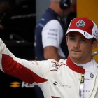 Charles Leclerc, de Mónaco, saluda al público de Monza.-AFP