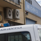 Una persona ha resultado herida de diversa consideración al producirse una explosión de una tubería en una industria situada en la calle Río Duero del polígono de Las Hervencias de Ávila.-ICAL