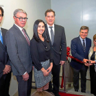 El presidente de Cascajares, Alfonso Jiménez, corta la cinta de inauguración en la planta canadiense.-E. M.