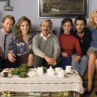 Imagen promocional de la serie de TVE-1 Cuéntame cómo paso, en la que aparecen todos los protagonistas de la nueva temporada.-IRENE MERITXELL