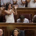 Ramón Espinar e Irene Montero aplauden a Pablo Iglesias en el Congreso.-JOSE LUIS ROCA
