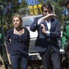 La vicepresidenta y portavoz, Rosa Valdeón, y el consejero de Fomento y Medio Ambiente, Juan Carlos Suárez-Quiñones, visitan los medios del operativo contra incendios de la base aérea de Rosinos de la Requejada, en Zamora-Ical