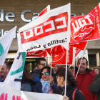 Los empleados públicos de la Junta se concentran de nuevo para exigir la paga extra de 2012.-Ical