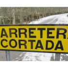 Cortado el tráfico en catorce carreteras de la red secundaria que se han visto inundadas en las provincias de León, Palencia, Salamanca y Valladolid.-E.M.
