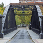 Puente Colgante, que comunica la Avenida de Salamanca con el  Paseo de Zorrilla.-Pablo Requejo