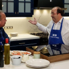 Bertín con Miquel Icetas, en la cocina.-MEDIASET