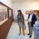 Ana Redondo y Miguel Ángel Soria en el Salón de Otoño.-PABLO REQUEJO