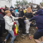 Taurinos y antitaurinos se enzarzan durante la celebración del Toro de la Vega.-Pablo Requejo