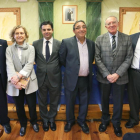 (I a D) El vicerrector del campus de la UVa en Segovia, Juan José Garcillán; Cristina borreguero; el director de la Fundación Villalar-Castilla y León, Juan Zapatero; el alcalde de Villalar de los Comuneros, Luis Alonso Laguna; Agustín Bermúdez, e István -ICAL