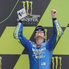 Maverick Viñales, en el podio de Le Mans.-AFP / CHARLY TRIBALLEAU