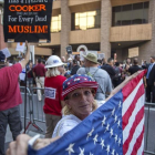 Seguidores de Trump acuden al acto del presidente en Phoenix (Arizona).-AFP / DAVID MCNEW
