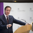 El primer ministro británico, David cameron, durante su discurso sobre inmigración, este jueves.-Foto: AP / MATT DUNHAM