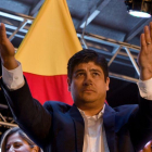 Carlos Alvarado celebra con sus simpatizantes su victoria en las elecciones de Costa Rica.-EZEQUIEL BECERRA (AFP)