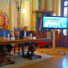 Antonio Gato y Víctor Caramanzana ayer en el Ayuntamiento.-E. M.