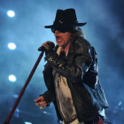 El líder de Guns N'Roses, Axl Rose, durante una actuación en Bangalore.-AFP / MANJUNATH KIRAN