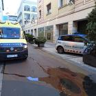 Imagen de la ambulancia en el lugar del atropello. | Policía de Valladolid
