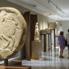 Las estelas funerarias, frisos y capiteles proceden de los lugares públicos como el foro o el teatro.-SANTI OTERO