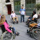 Empresarios de Castilla y León se ponen en la piel de las personas con discapacidad en una acción de comunicación de la última campaña de sensibilización de FSC Inserta, la entidad de Fundación ONCE para la formación y el empleo.-Ical