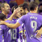 Jugadores blanquivioleta festejan uno de los goles del Real Valladolid al Lorca.-J.M. LOSTAU