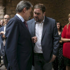 Artur Mas y Oriol Junqueras hablan durante un acto del Tricentenario, el domingo en Cardona.-Foto: JOAN CORTADELLAS