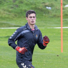 ASÍ DEJÓ CHULI LA CARA A KEPA. El portero del Real Valladolid volvió ayer a los entrenamientos, después de descansar el lunes y causar baja el martes. La cara de Kepa estaba tumefacta y con apósitos en el lugar donde el almeriense Chuli le clavó los tacos-Miguel Ángel Santos